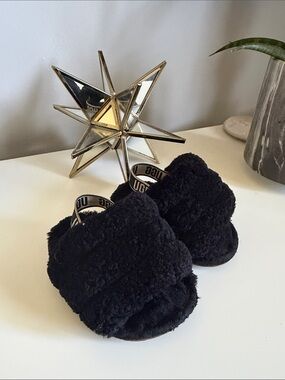 UGG Kids Fluff yeah Black Fuzzy Slide Sandals with Branded Heel Strap size 5T